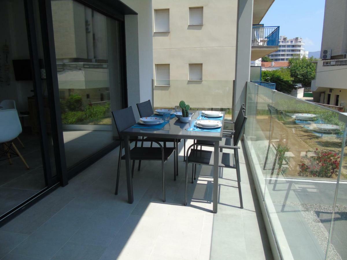 Appartement Proche Mer Avec Piscine Rosas Exterior foto